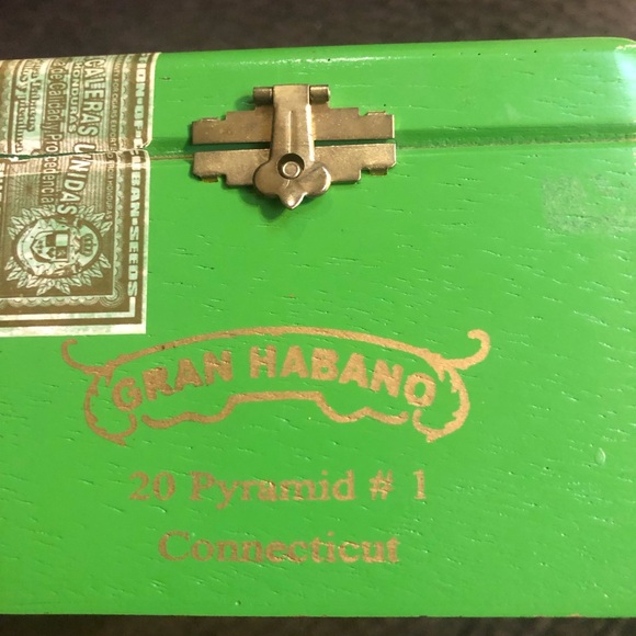 Wooden Gran Habano Cigar Box - Picture 4 of 11